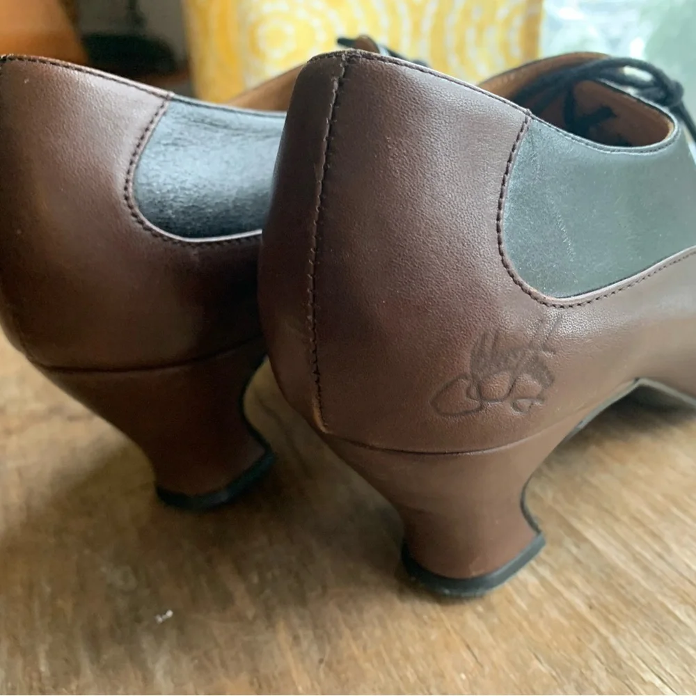 John Fluevog Wonder K2 Black and Brown Oxford Heels - Picture 3 of 7